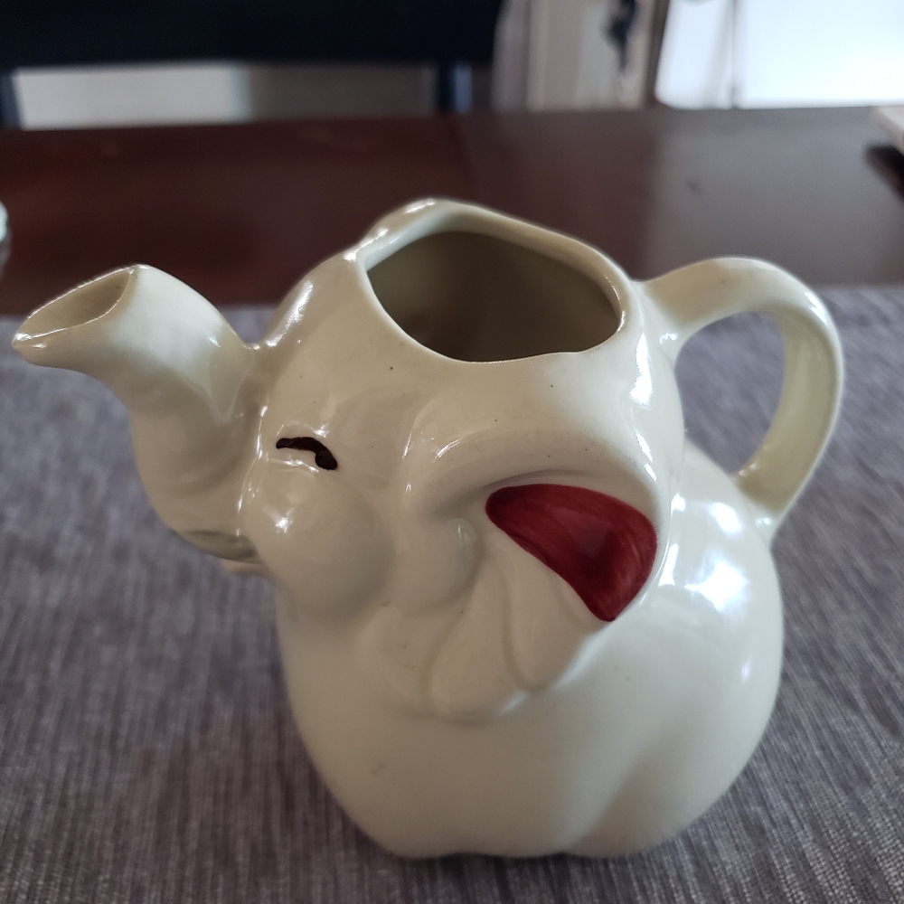 Shawnee Pottery Vintage Elephant Creamer